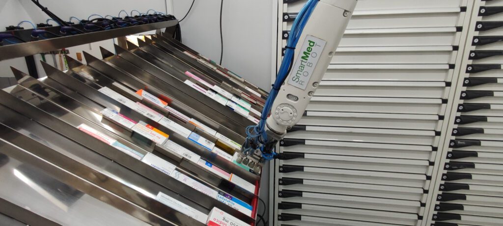 Les rampes d'entrega del robot de farmàcia Smartmed de Phds és una de les millores